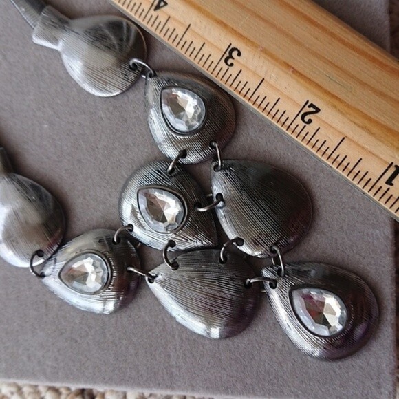East 5th Statement necklace, charcoal color, teardrop shapes, rhinestones - Picture 4 of 8